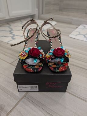 Betsey Johnson Fergie Black Rose Multi Ankle-Strap Sandals - Red Floral. 8.5 NWT